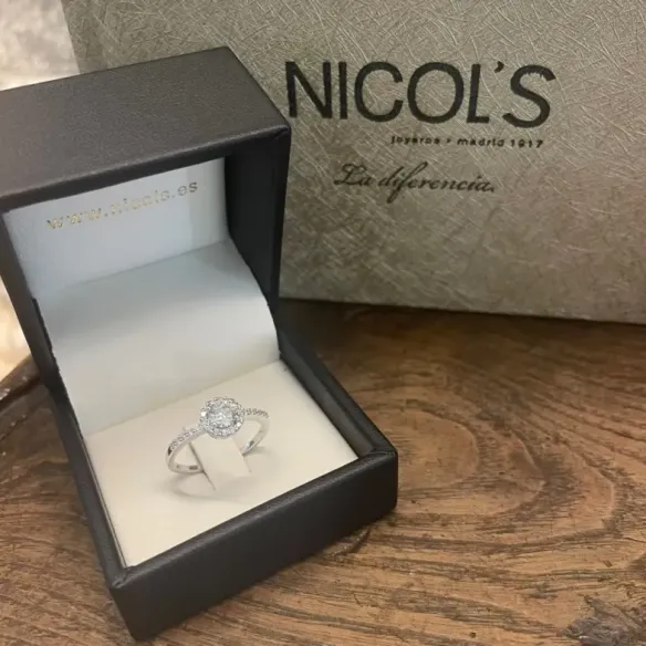 Anillo Solitario Diamante Clavel 0.50 - Anelli di fidanzamento Rosetta