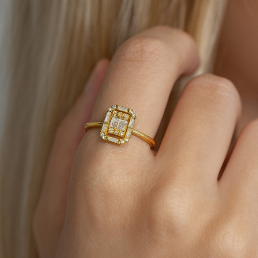 Minerva Yellow Gold Diamond Ring - Carving baguette 2
