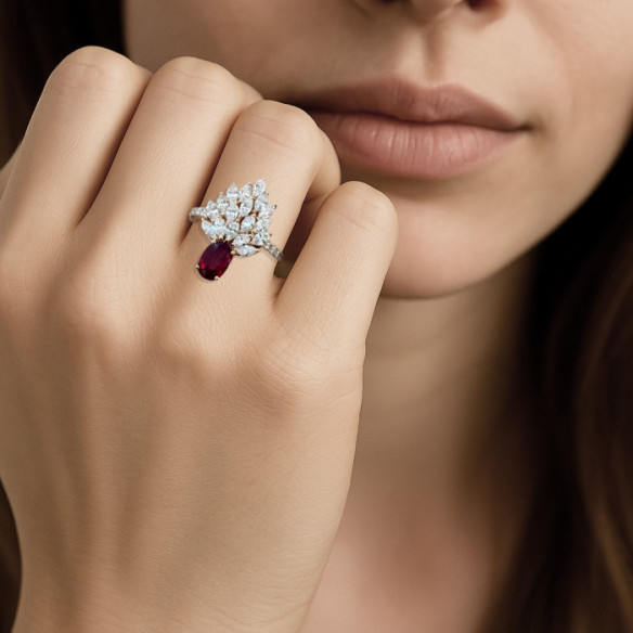 Anillo Rubí y Diamante Carnival - Talla Baguette