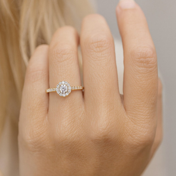 Anillo Solitario Diamante Oro Amarillo Clavel 0,15ct. - Génial