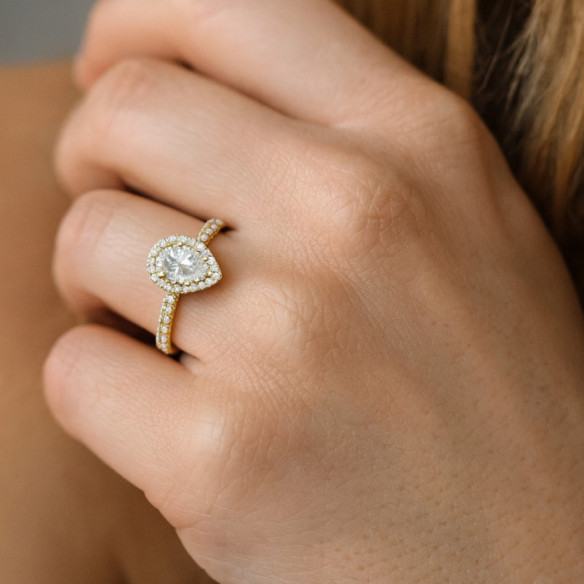 Alma Yellow Gold Pear Diamond Solitaire Ring - Talla Pera