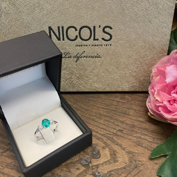 Sunset Oval emerald and diamond triplet ring - Emerald rings