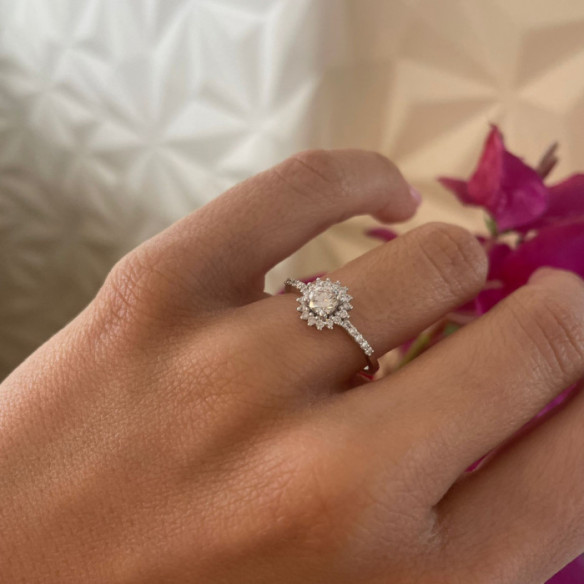 Anillo Solitario Margarita 0.30 brazo diamantes - Talla Brillante