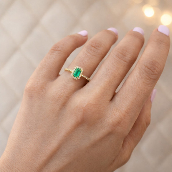 Sunset Rectangle Emerald Ring 0.40Ct Yellow Gold - Anniversary Rings