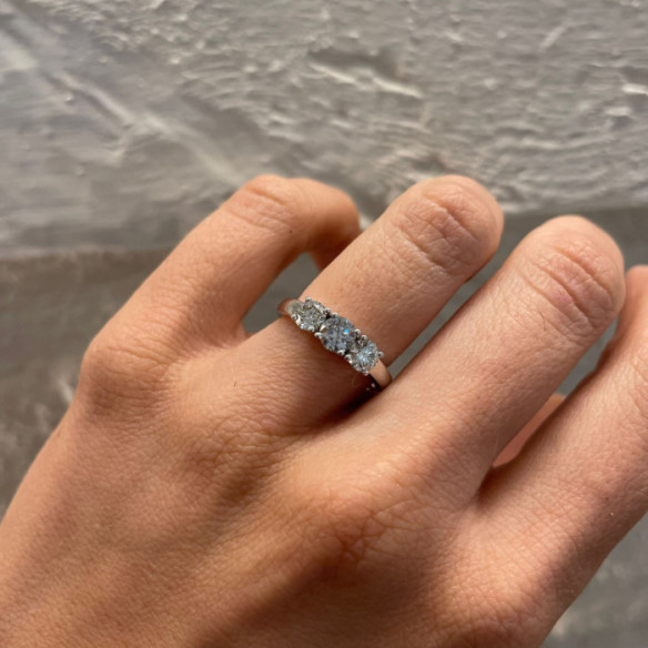 Anillo Trilogy 1.00 Diamante Oro Blanco - Diamond Tresks