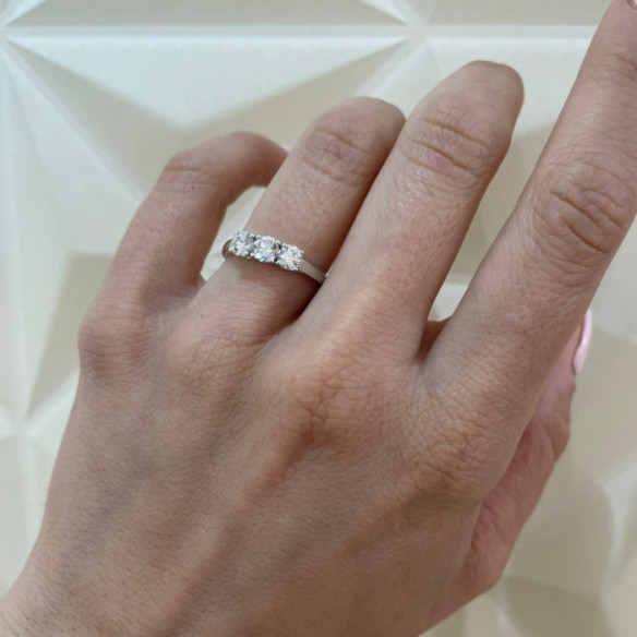 Anillo Trilogy 0.80 Diamante Oro Blanco - Brilhante