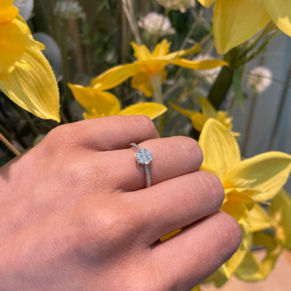 Anillo Compromiso Camelia 0.52 - Solitarios de Oro Blanco