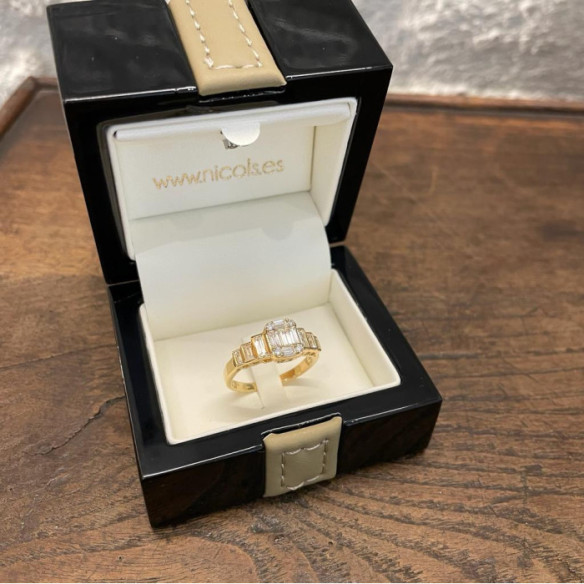 Anel de Diamante 0.90 Minerva Ouro Amarelo - Baguette de escultura