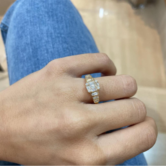 Diamond Ring 0.90 Minerva Yellow Gold - Carving baguette