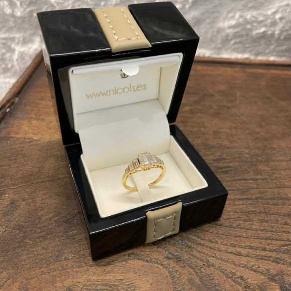 Anello con diamante Minerva in oro giallo da 0,65 ct - Intaglio baguette