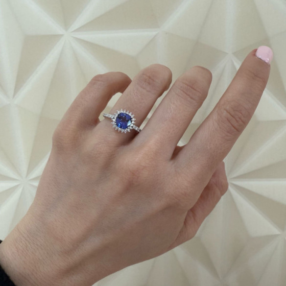 Anillo Tanzanita Cuadrada y Diamantes Oro Blanco Dalia Pavé - Anelli altre pietre preziose