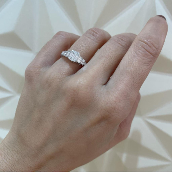 Minerva Diamond Ring 0.65Ct White Gold - Carving baguette