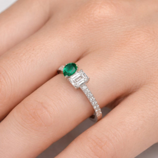 Anillo Esmeralda y Diamantes Oro Blanco Tu y Yo - Anillos de Compromiso Verde 2