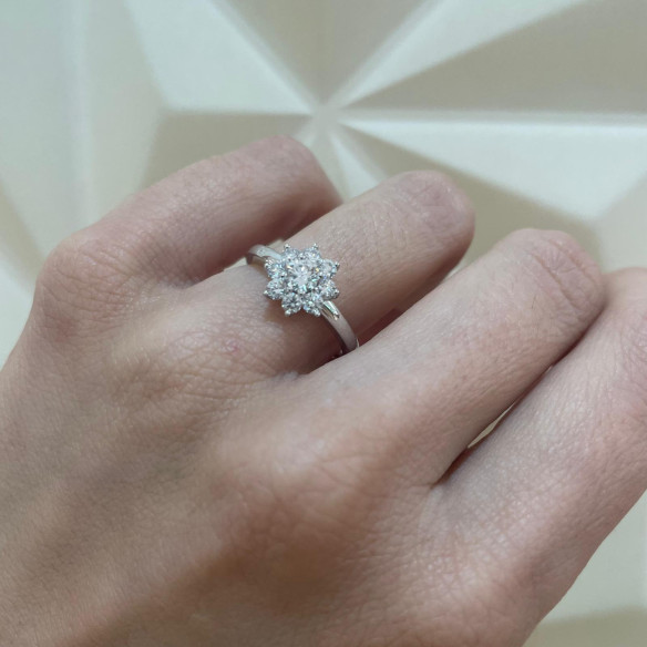 Floral Star Diamond Ring in White Gold 0.66 Ct 99929860211