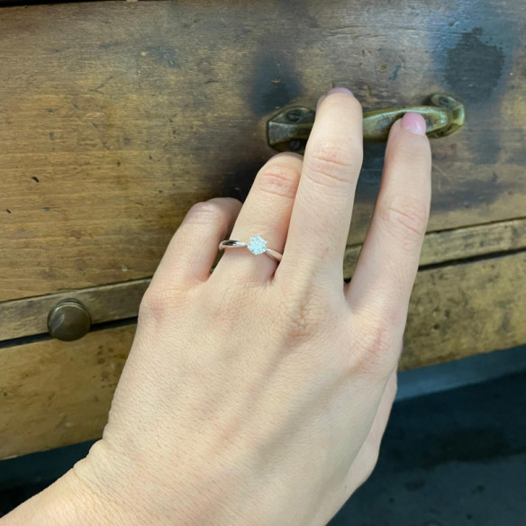 Anillo solitario oro blanco Alexia  0,10 a 0,70 quilates