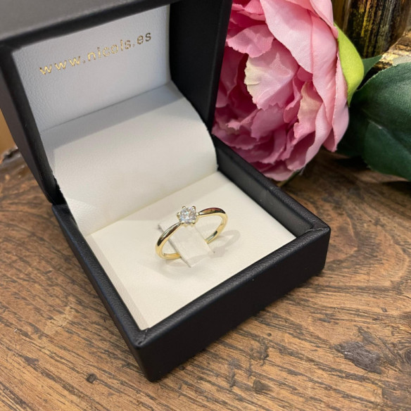 Alexia Solitaire Ring, 0.10 to 0.70 Carat, Yellow Gold