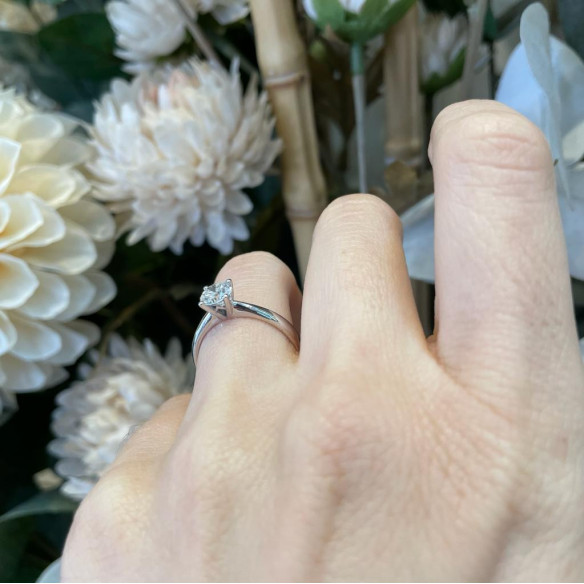 Anello di fidanzamento FRIDA in oro bianco (18kt) con diamante