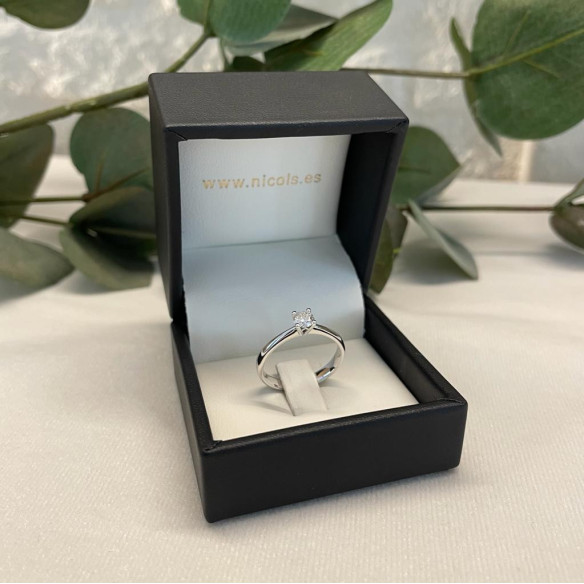 Anello di fidanzamento FRIDA in oro bianco (18kt) con diamante